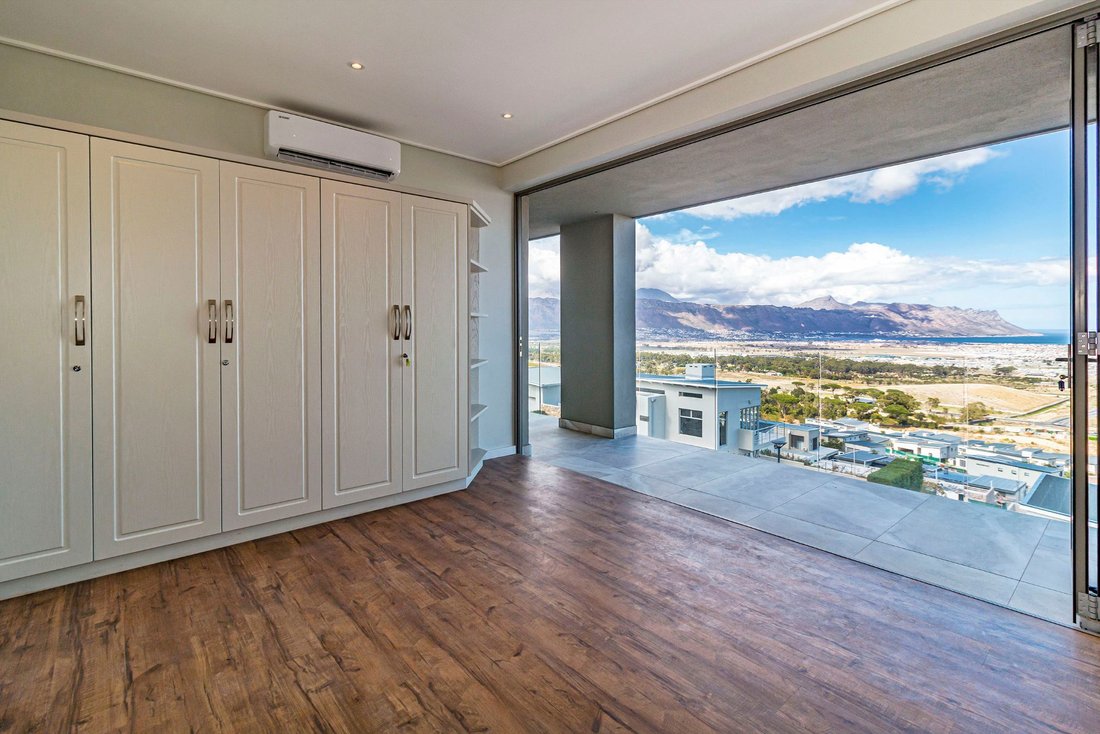 Modern New 6 Bed Ocean & Mountain In Cape Town, Western Cape, South