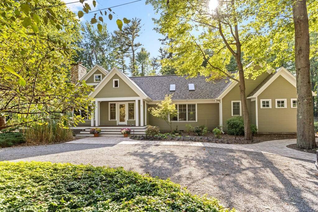 Ideal Blend Of Luxury And Location In In Union Pier, Michigan, United