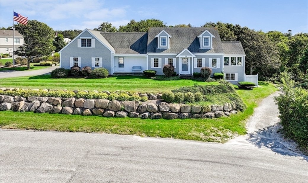 Five Bedroom Coastal Retreat In Dennis, Massachusetts, United States