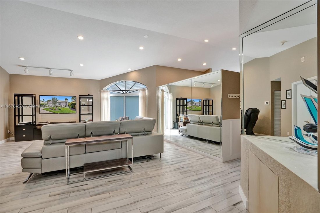 House Pembroke Pines In Miramar, Florida, United States For Sale (14840357)