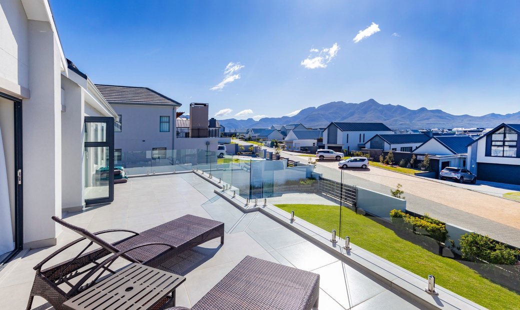 Modern Family Home In Western Cape, South Africa For Sale