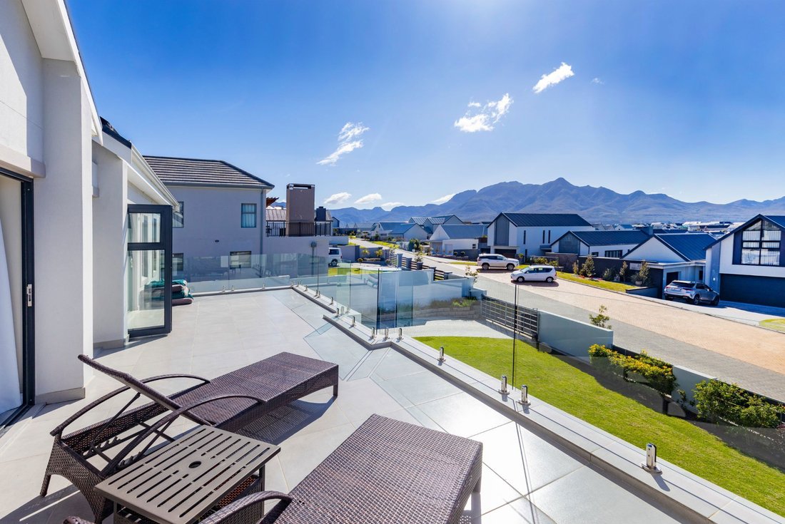 Modern Family Home In Western Cape, South Africa For Sale