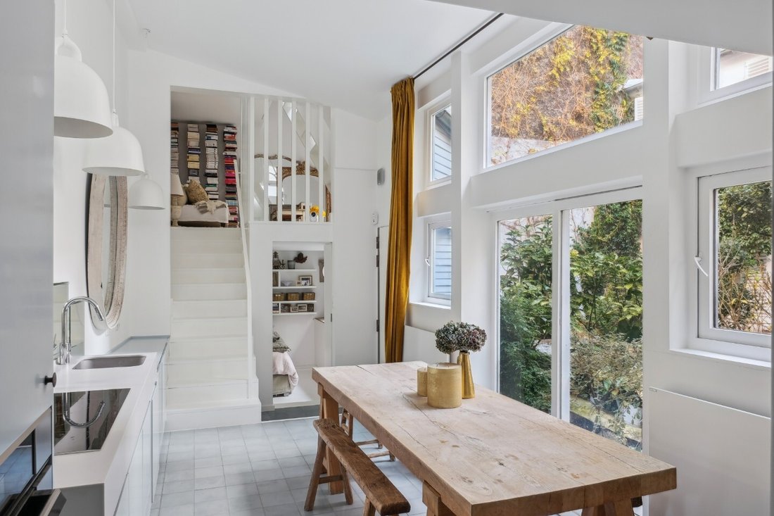 Townhouse In The Heart Of Saint Germain Des In Paris, île De France