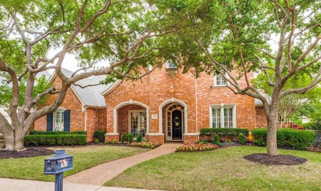 Conveniently Positioned Custom Home In Frisco, Texas, United States For