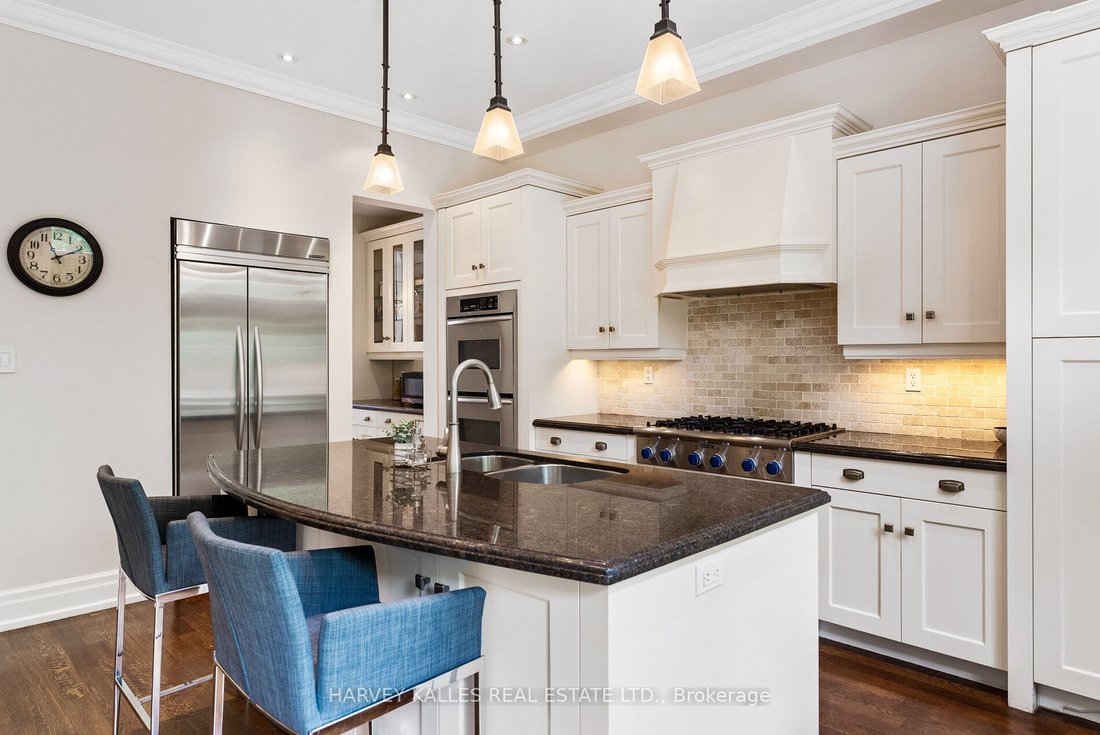 Charming Home In Stonegate Queensway In Toronto, Ontario, Canada For