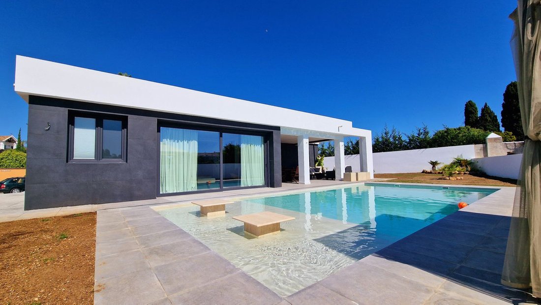 San Pedro De Alcántara Houses / In San Pedro De Alcántara, Andalusia