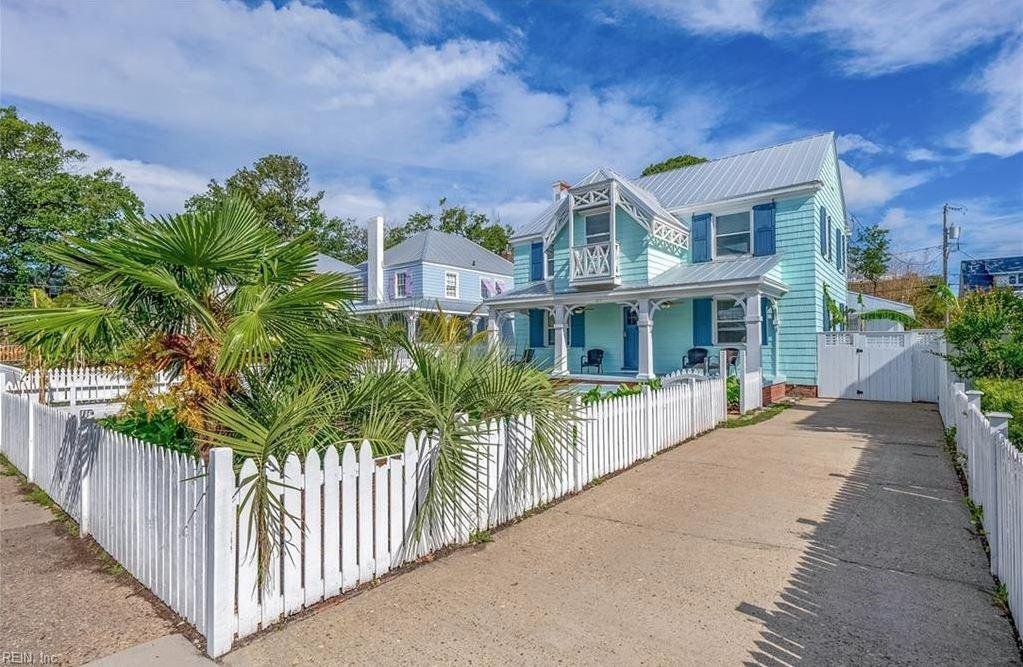 Charming Home With Duplex Guest In Virginia Beach, Virginia, United