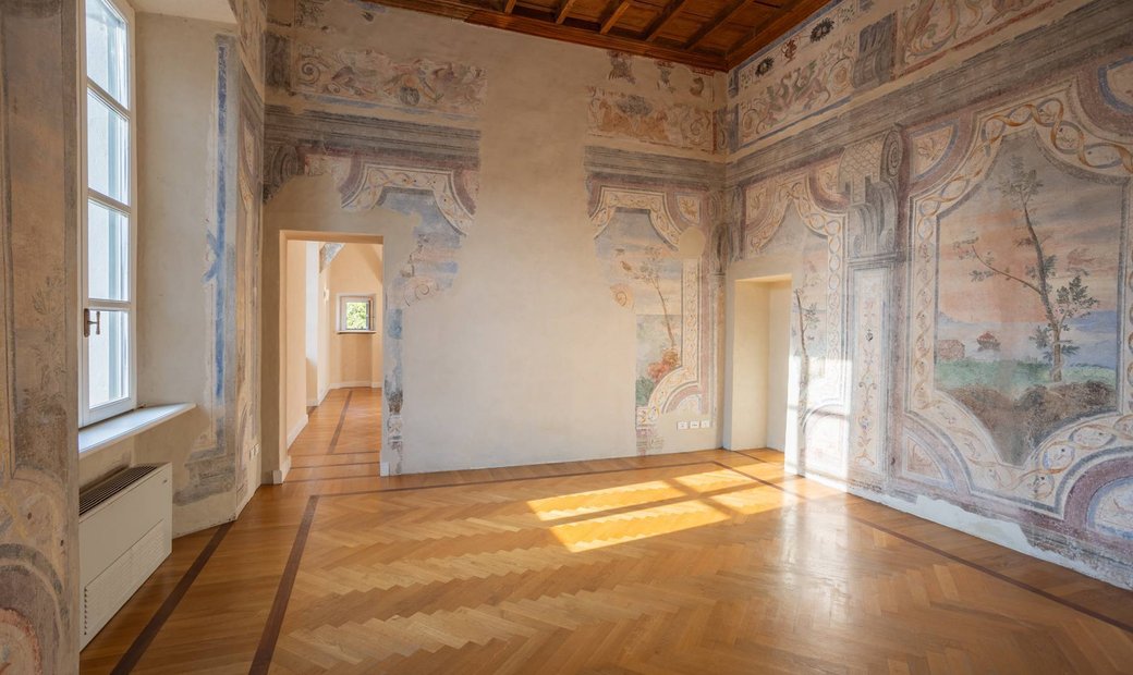 Cosy Historical Residence From The 1400s In Arona, Piedmont, Italy For