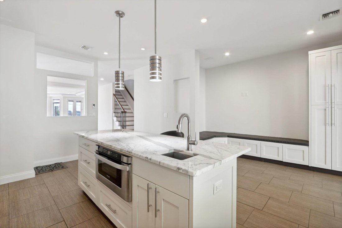 596 Undercliff Avenue In Edgewater, New Jersey, United States For Sale