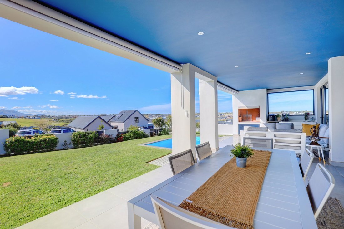 Modern Family Home In Western Cape, South Africa For Sale