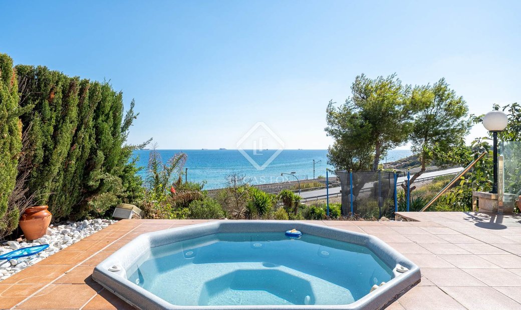 Tarragona House / Villa In Tarragona, Spain For Sale (14833581)