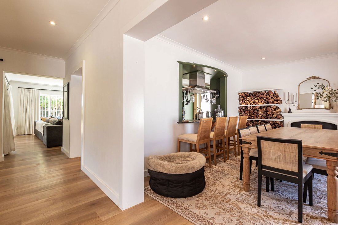 Newley Renovated 4 Bedroom Home With In Cape Town, Western Cape, South