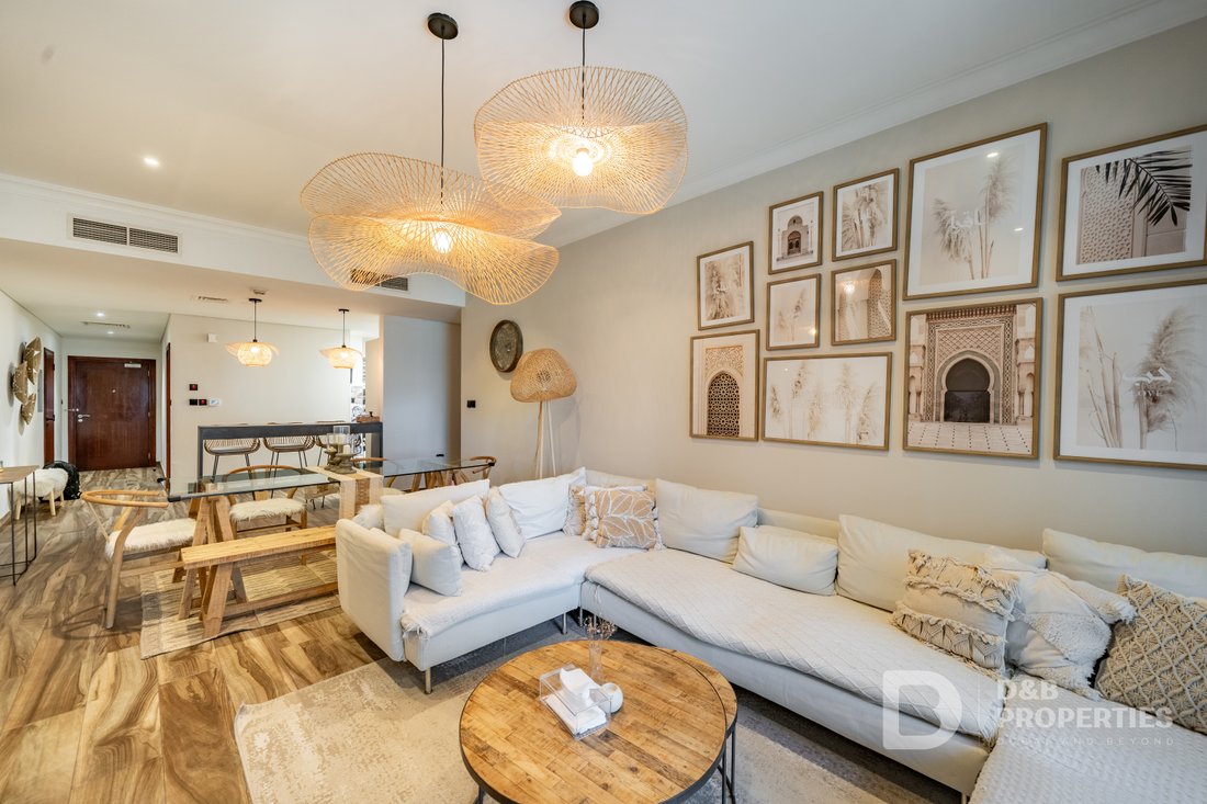 Fully Upgraded Spacious Modern Unit In Dubai, Dubai, United Arab