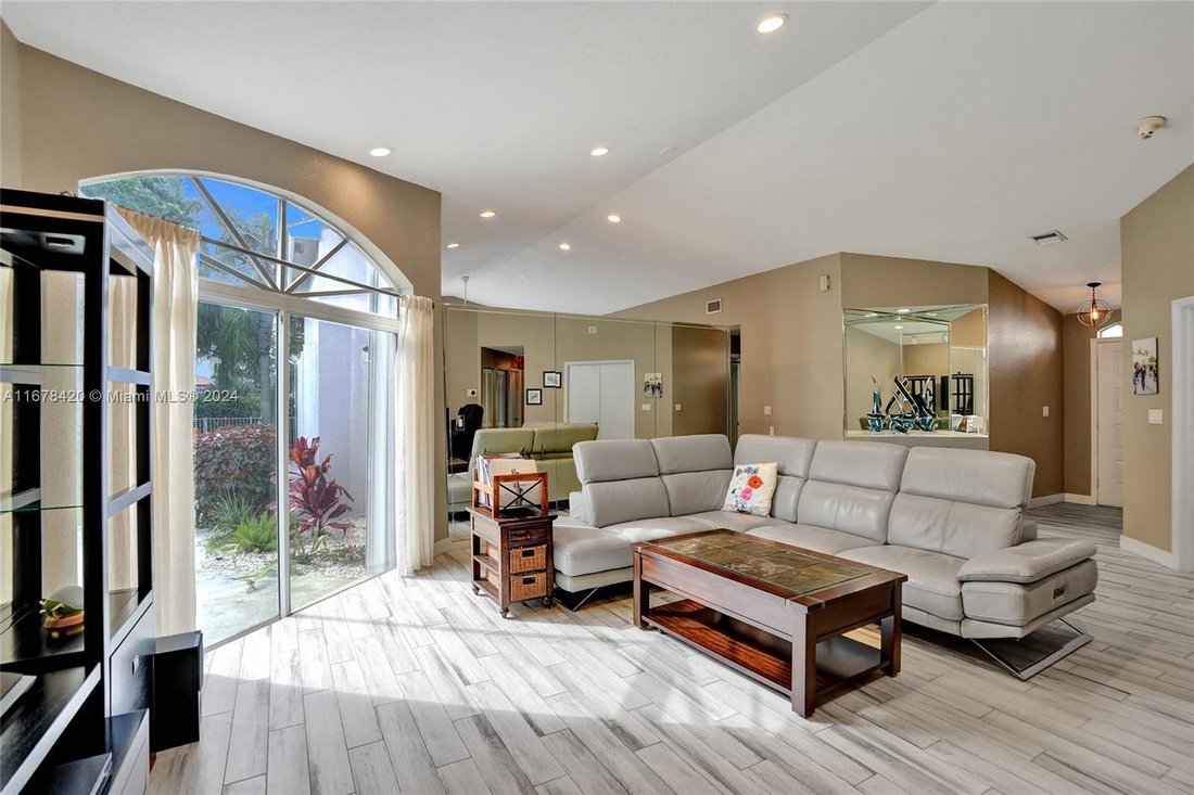 House Pembroke Pines In Miramar, Florida, United States For Sale (14840357)