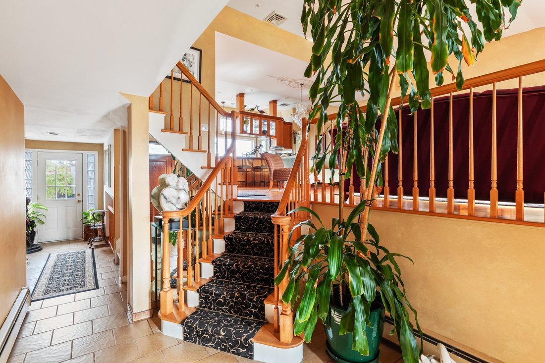 Remarkable Waterfront Home In Merrick In Merrick, New York, United