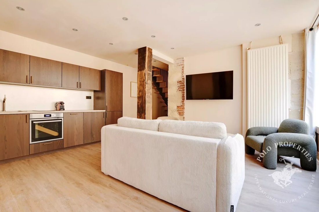 Commercial Premises With Hotel In Paris, île De France, France For Sale