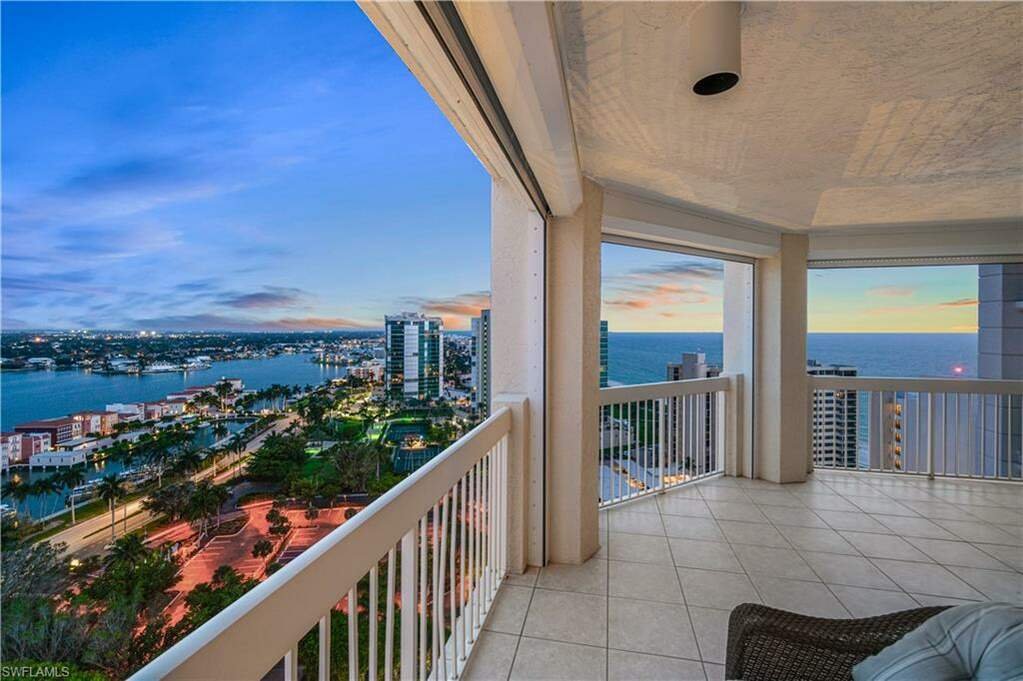 Beautiful Beachfront Unit With Spectacular In Naples, Florida, United