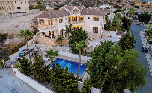 Villa in Mouttagiaka, Limassol, Cyprus 1