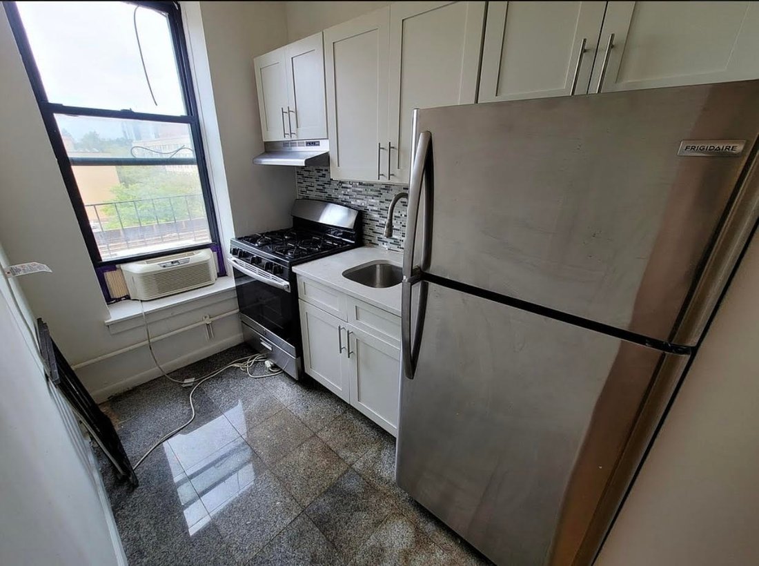 For Sale Apartment Building With 10 Units In New York, New York