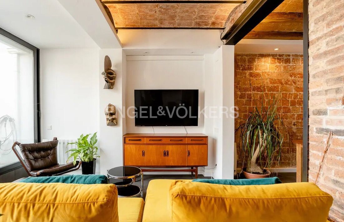Fantastic Property With Terrace In Barcelona, Catalonia, Spain For Sale