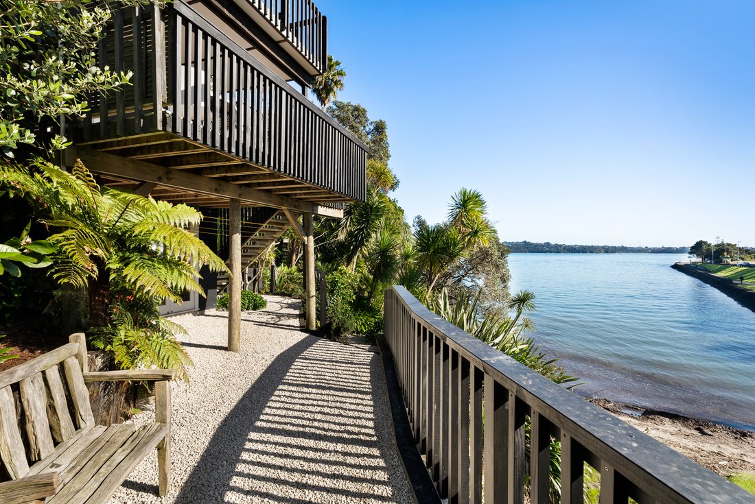 Coastal Retreat In Herne Bay In Auckland, New Zealand For Sale (14843625)
