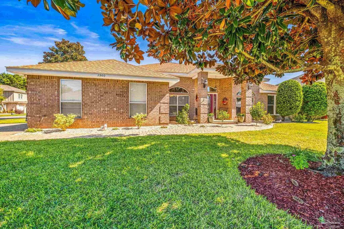 4 Bedrooms Single Family Detached In Gulf Breeze, Florida, United