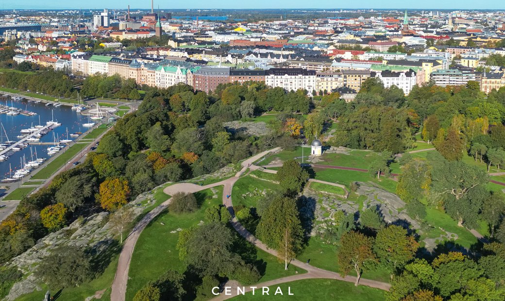 Ullanlinna Residence With Parkside Views And In Helsinki, Uusimaa