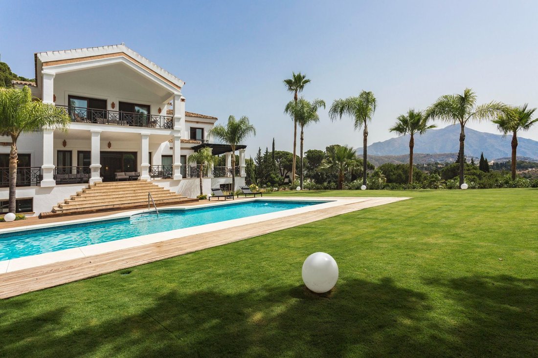 Villa in El Madroñal, Benahavis, Spain 2 - 14846285