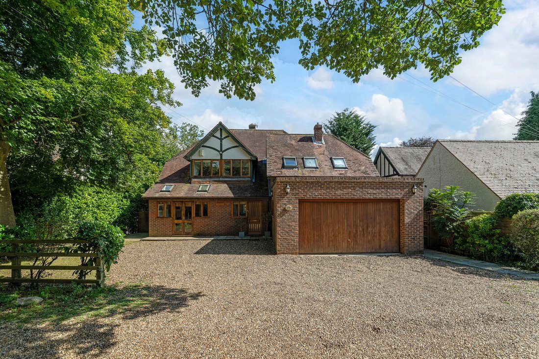 House in Farnham Royal, England 2 - 14845169