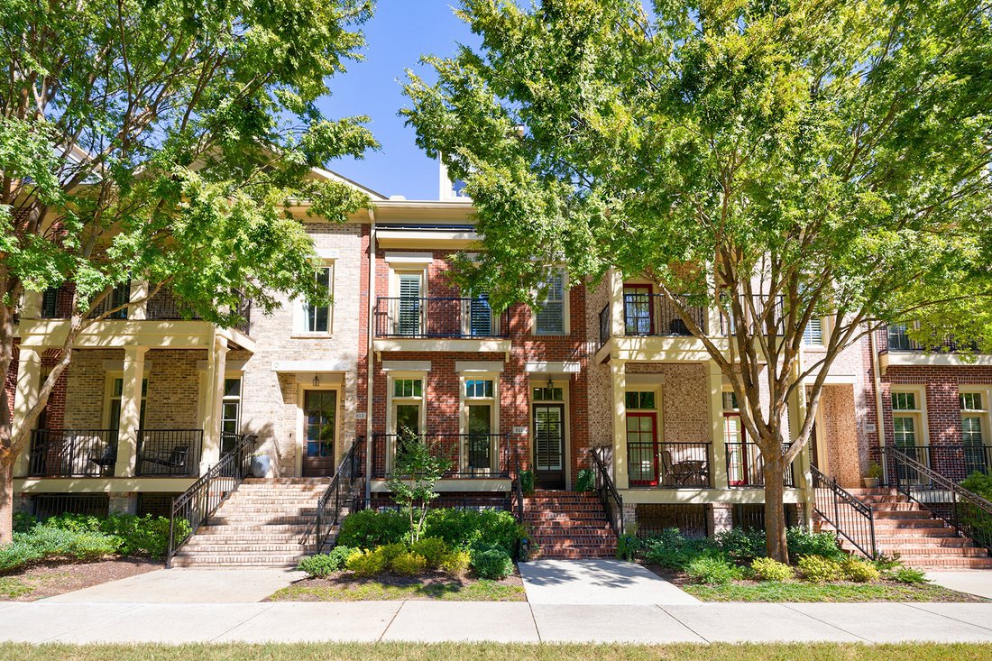 Stunning Turn Key Walk Up Townhome In Highly In Atlanta,