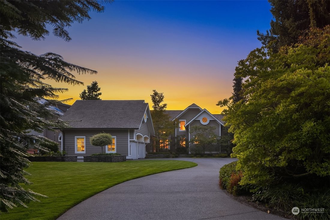 Iconic Waterfront Property In Camano, Washington, United States For