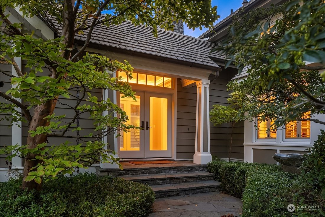 Iconic Waterfront Property In Camano, Washington, United States For