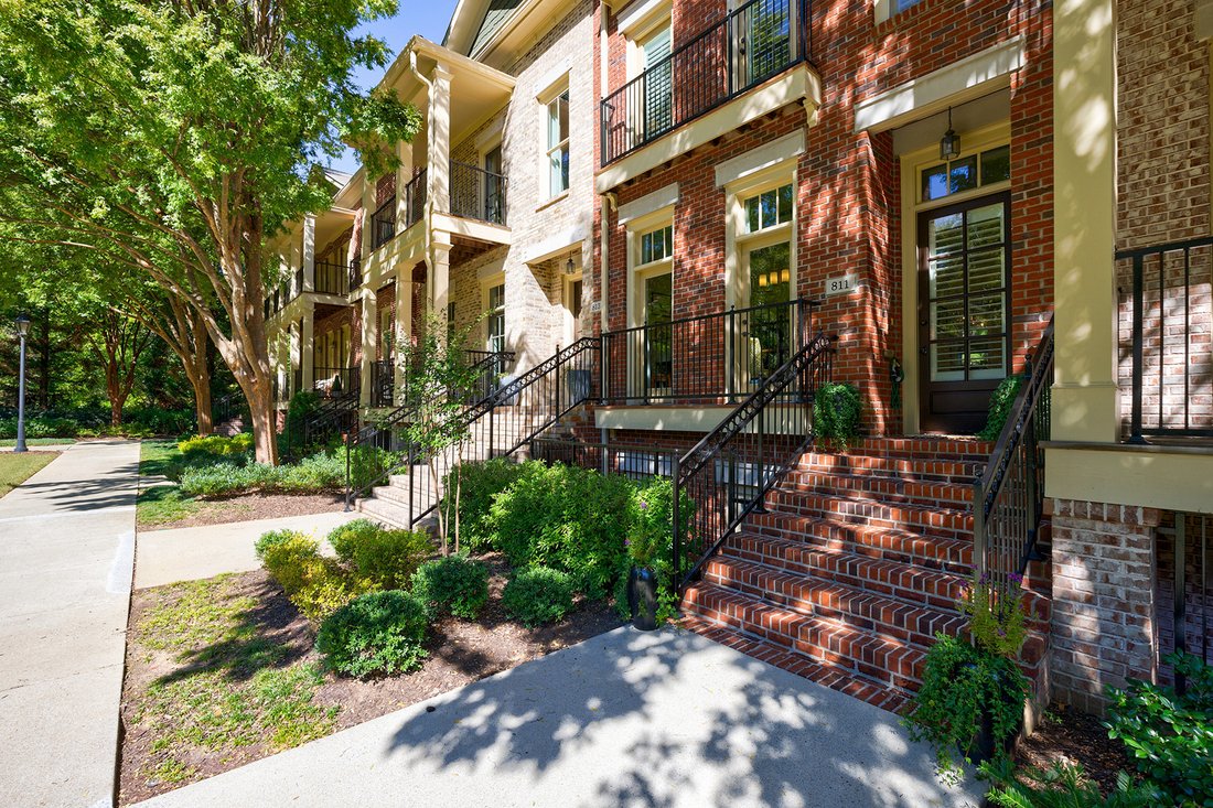 Stunning Turn Key Walk Up Townhome In Highly In Atlanta,
