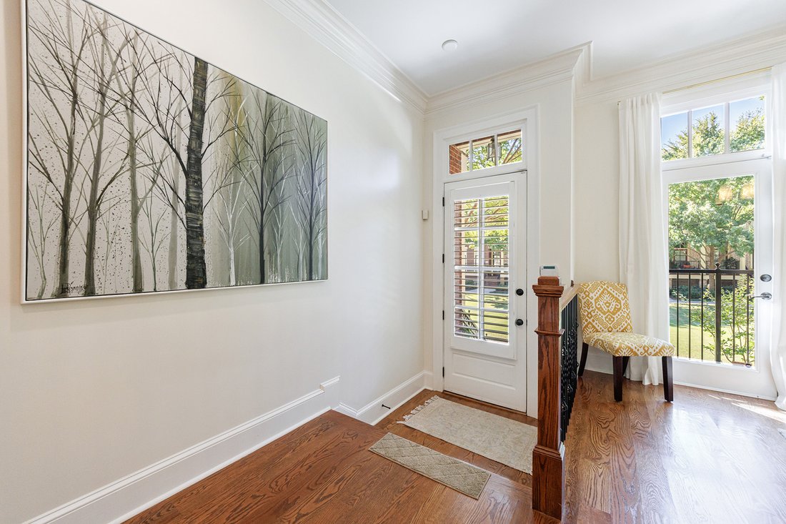 Stunning Turn Key Walk Up Townhome In Highly In Atlanta,