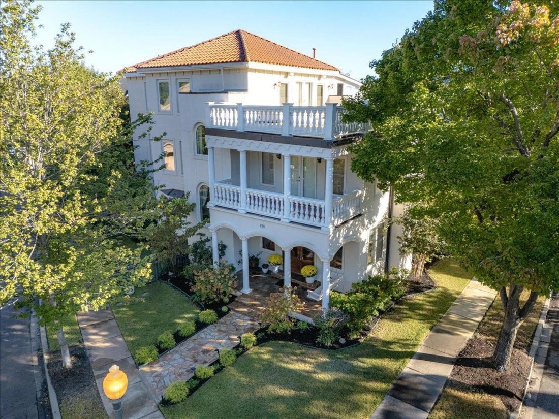 Mediterranean Style Harbor Town Home In Memphis, Tennessee, United