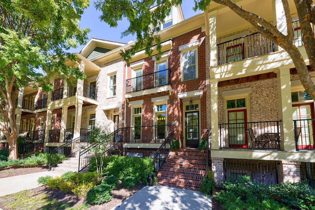 Stunning Turn Key Walk Up Townhome In Highly In Atlanta,