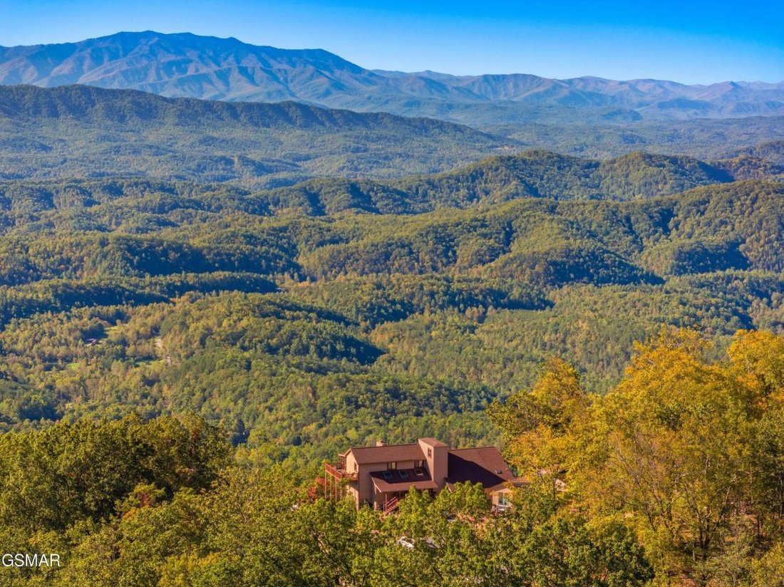 Breathtaking Home Perched Above The In Sevierville, Tennessee, United