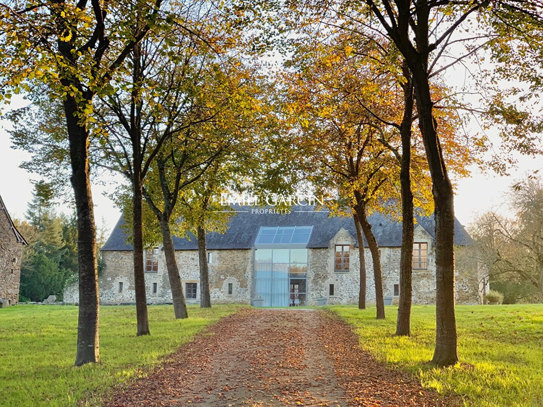 A 1522 Manor’s Whisper: 18 Hectares of Timeless Grace in Mayenne