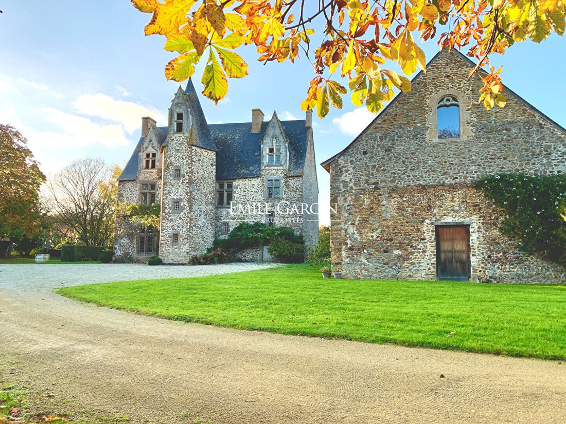 A 1522 Manor’s Whisper: 18 Hectares of Timeless Grace in Mayenne