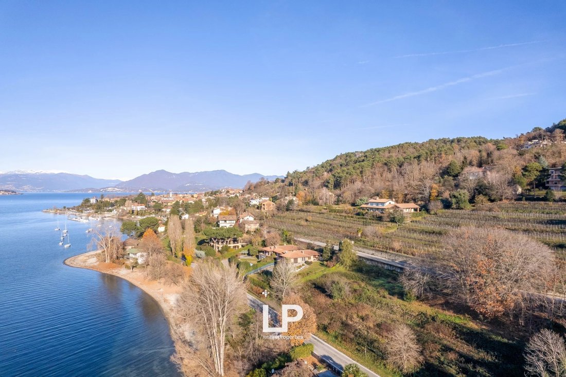 Villa in Angera, Lombardy, Italy 2 - 13114964