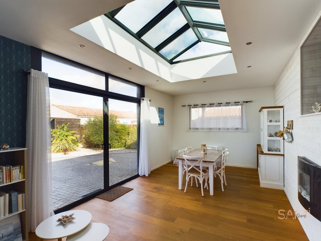 Maison 7 Pièces De 200m² In La Rochelle, Nouvelle Aquitaine, France For