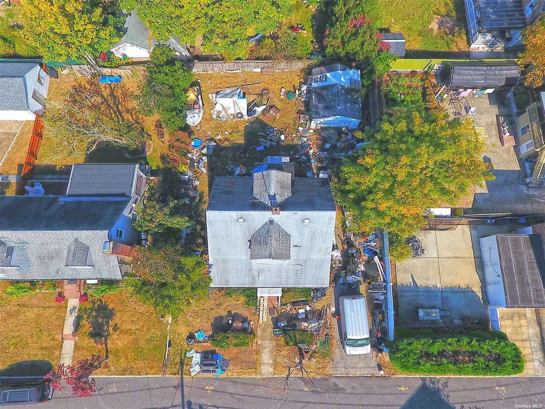 House Roslyn Heights In Albertson, New York, United States For Sale