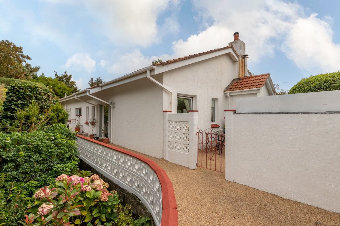 Bungalow in England 2 - 14850839
