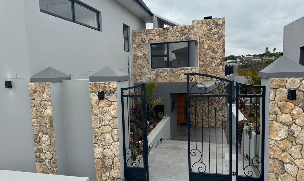 Lavish Newly Built Home With Views And In Still Bay, Western Cape