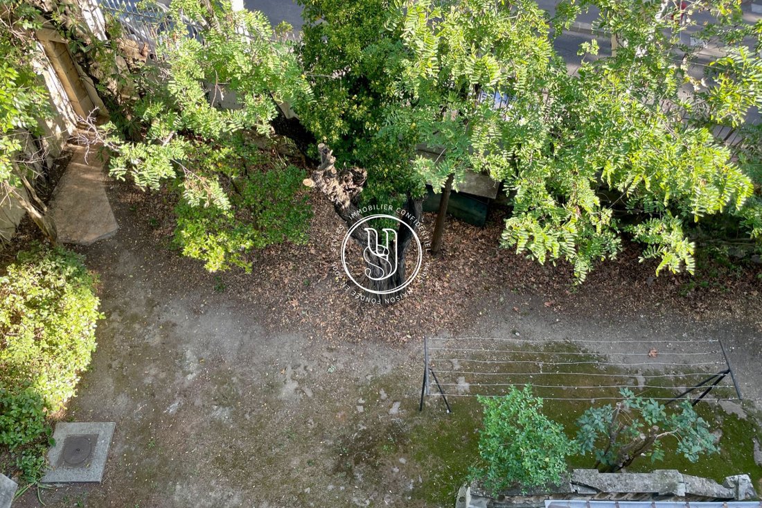 Une Belle Endormie... In Montpellier, Occitanie, France For