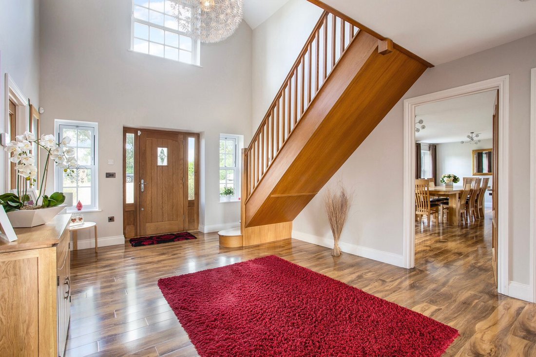 House in Chobham, England 5 - 14848804