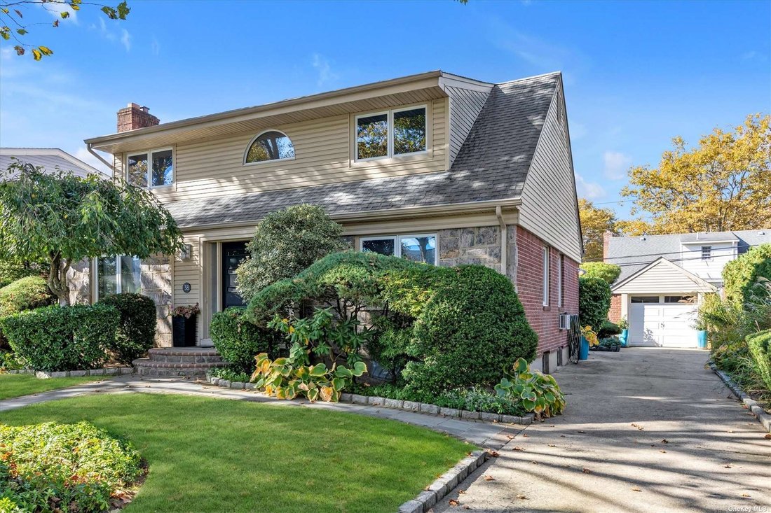 House New Hyde Park In New Hyde Park, New York, United States For Sale