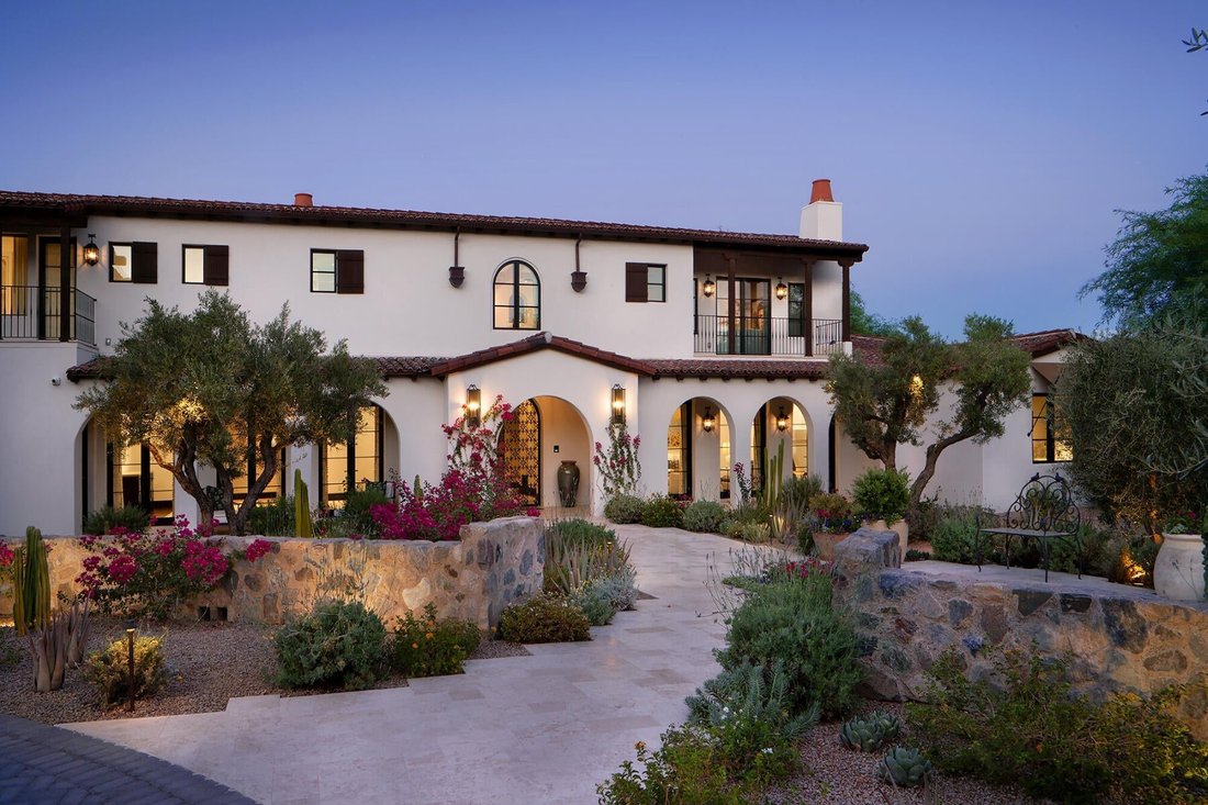 Desert Oasis On Mummy Mountain In Paradise Valley, Arizona, United