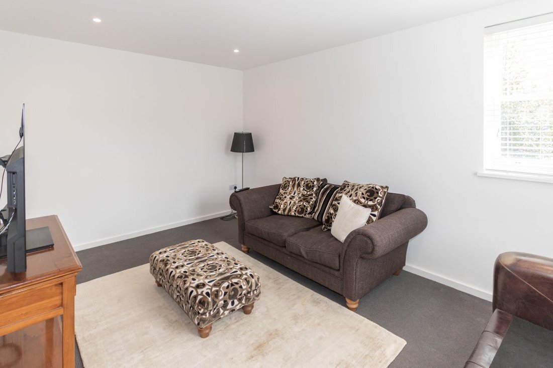 House in United Kingdom 3 - 14850801