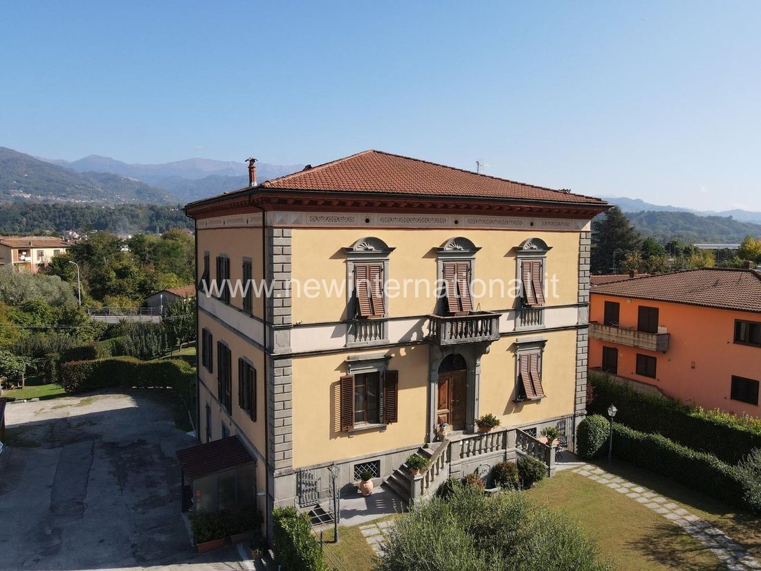 House in Fabbriche di Vergemoli, Tuscany, Italy 2 - 14848336